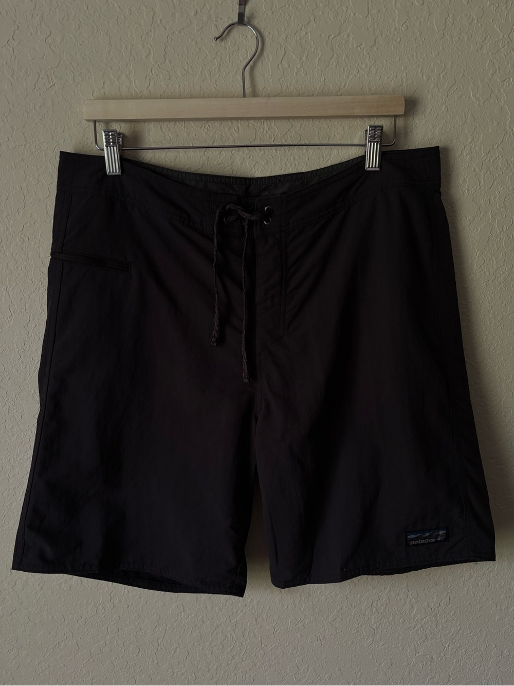 Patagonia | Men's Wavefarer Boardshorts Size 35 Ink Black 19" Length - Picture 2 of 12
